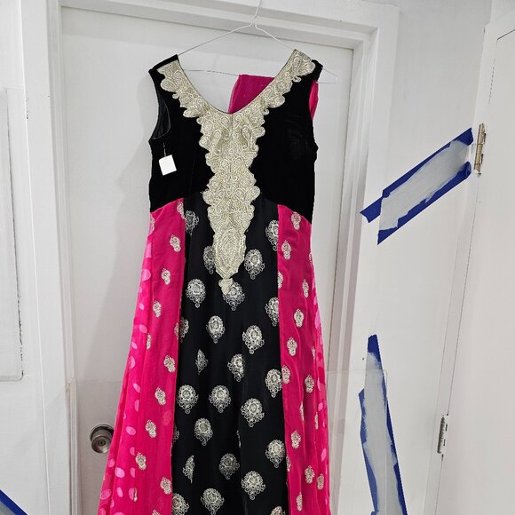 Pakistani Style Georgette Suits - Picture 1 of 3